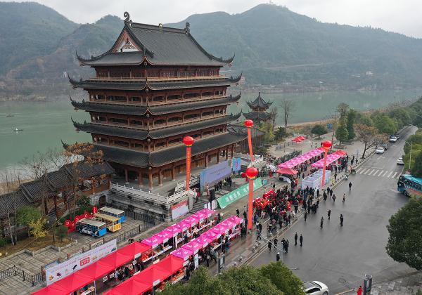 瀘溪電商年貨節火熱開啟 消費扶貧讓特色農產品“俏”起來